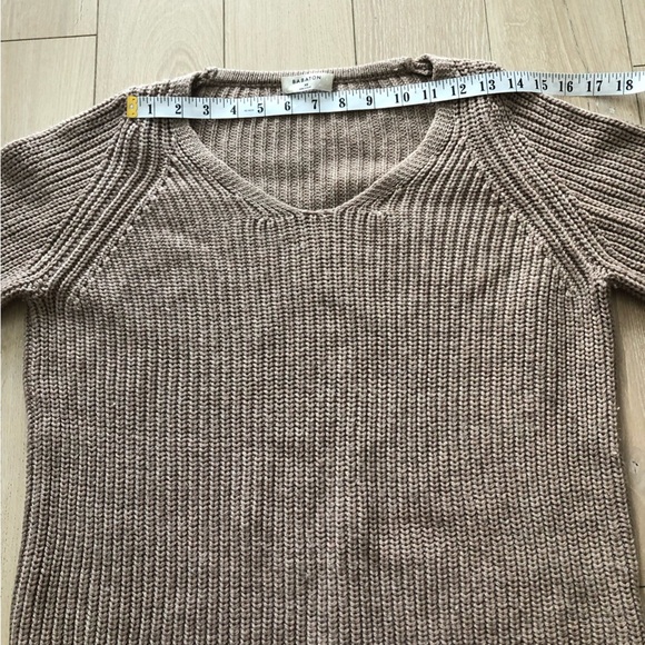 Aritzia Babaton 100% Merino Wool Balloon Sleeve Sweater in Light Brown Size XS - Picture 2 of 10